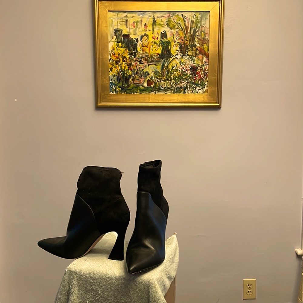 Black 4” leather and suede fabric booties size 10 M by Louise et Cie